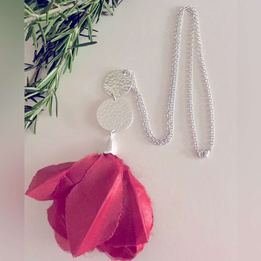 💰FREE add 1 to bundle Plunder Necklace rose fabric flower hammered silver disks